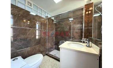 Venta Casa 3 Pisos Frente A Parque De Los Músicos Urb. Primavera