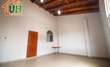 00526 - VENTA CASA YARINACOCHA - AMPLIO TERRENO - AT 1,220 M2