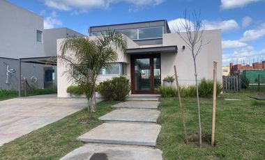 Hermosa casa en puertos del lago