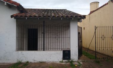 LATORRE PROP VENDE CHALET A REFACCIONAR BARRIO