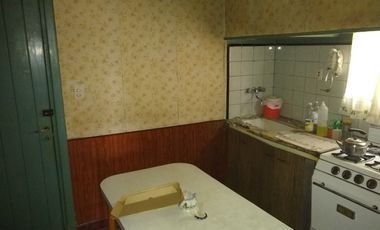 LATORRE PROP VENDE CHALET A REFACCIONAR BARRIO