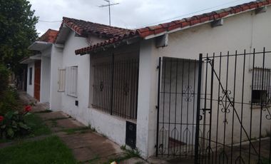 LATORRE PROP VENDE CHALET A REFACCIONAR BARRIO