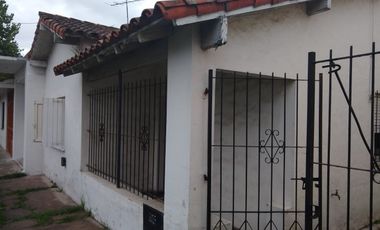 LATORRE PROP VENDE CHALET A REFACCIONAR BARRIO