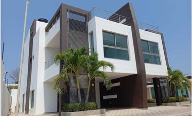 Hermosa casa de lujo para estrenar cerca al mar Santa Marta.