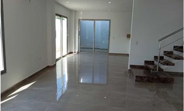 Hermosa casa de lujo para estrenar cerca al mar Santa Marta.