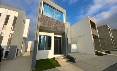 CASAS EN VENTA EN URBANIZACIÓN PRIVADA LA ROMANA SUR DE MANTA