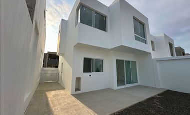 CASAS EN VENTA EN URBANIZACIÓN PRIVADA LA ROMANA SUR DE MANTA