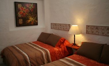 VENTA CASA GRANDE EN CHAPALA JALISCO. CON USO DE SUELO MIXTO