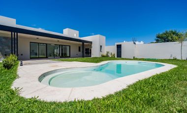 VENTA/PERMUTA - Casa - 3 dormitorios mas comodín - Jardín y piscina - Don Juan, Funes