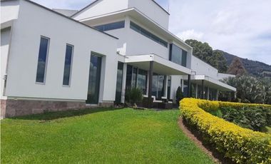 CASA CAMPESTRE CON VISTA ABIERTA A LA CIUDAD, LAS PALMAS, MEDELLIN