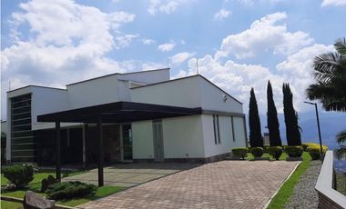 CASA CAMPESTRE CON VISTA ABIERTA A LA CIUDAD, LAS PALMAS, MEDELLIN