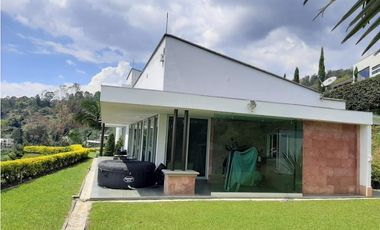 CASA CAMPESTRE CON VISTA ABIERTA A LA CIUDAD, LAS PALMAS, MEDELLIN