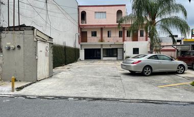 Venta de plaza comercial zona Garza Sada