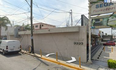 Venta de plaza comercial zona Garza Sada
