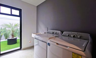 Casa de 3 Recámaras con 3.5 Baños a 12 Minutos de los Arcos de Querétaro.