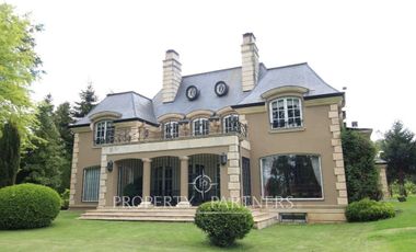 Maravillosa Casa en Exclusivo Condominio