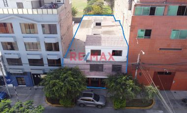 Se Vende Terreno De 300 M2 En Zona Comercial De Chacra Ríos Sur En Cuadrante De Avs Tingo María Y Venezuela
