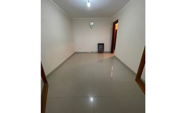 VENTA DE DEPARTMENTO 2 AMB CON PATIO CERRADO Y  COCHERA