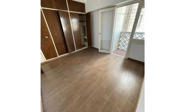 VENTA DE DEPARTMENTO 2 AMB CON PATIO CERRADO Y  COCHERA