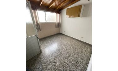 VENTA DE DEPARTMENTO 2 AMB CON PATIO CERRADO Y  COCHERA