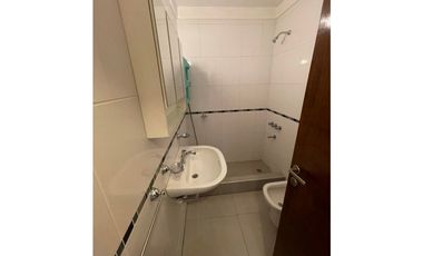 VENTA DE DEPARTMENTO 2 AMB CON PATIO CERRADO Y  COCHERA