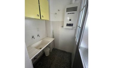 VENTA DE DEPARTMENTO 2 AMB CON PATIO CERRADO Y  COCHERA