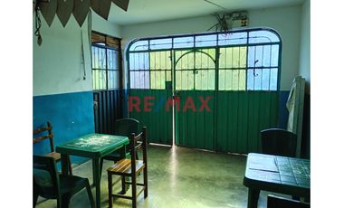 🌟 ¡OPORTUNIDAD ÚNICA! 🌟

🏠 Casa encantadora de un solo piso esperando por ti en San Juan de Miraflores. Con una ubicación privilegiada en Los Jazmin