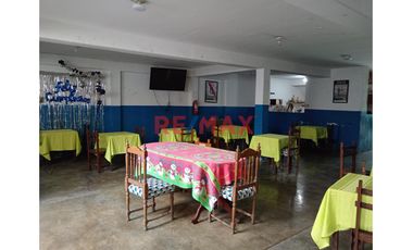 🌟 ¡OPORTUNIDAD ÚNICA! 🌟

🏠 Casa encantadora de un solo piso esperando por ti en San Juan de Miraflores. Con una ubicación privilegiada en Los Jazmin