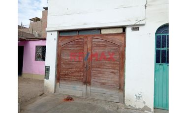 🌟 ¡OPORTUNIDAD ÚNICA! 🌟

🏠 Casa encantadora de un solo piso esperando por ti en San Juan de Miraflores. Con una ubicación privilegiada en Los Jazmin