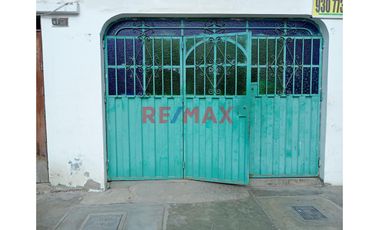 🌟 ¡OPORTUNIDAD ÚNICA! 🌟

🏠 Casa encantadora de un solo piso esperando por ti en San Juan de Miraflores. Con una ubicación privilegiada en Los Jazmin