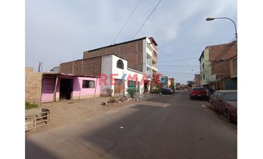 🌟 ¡OPORTUNIDAD ÚNICA! 🌟

🏠 Casa encantadora de un solo piso esperando por ti en San Juan de Miraflores. Con una ubicación privilegiada en Los Jazmin