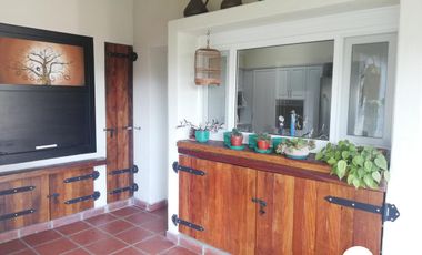 VENTA CASA EN ACASUSSO, MARTINEZ, SAN ISIDRO, TOTALMENTE NUEVA!!!!