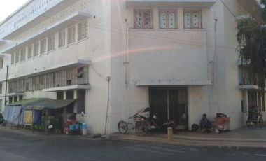 Dijual Gedung 4 lantai Pusat Kota di Jl Veteran, Surabaya
