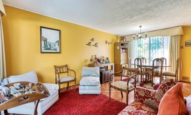 Venta de acogedora casa en sector residencial de Peñalolén