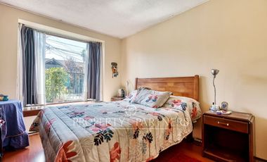 Venta de acogedora casa en sector residencial de Peñalolén