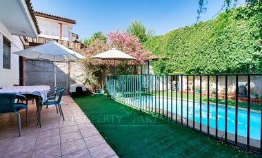Venta de acogedora casa en sector residencial de Peñalolén