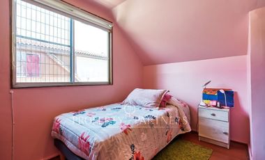 Venta de acogedora casa en sector residencial de Peñalolén