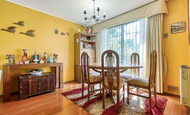 Venta de acogedora casa en sector residencial de Peñalolén