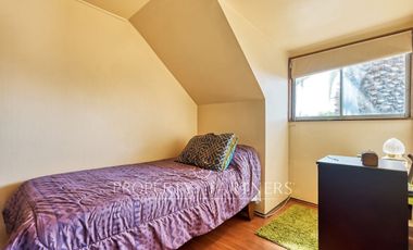 Venta de acogedora casa en sector residencial de Peñalolén