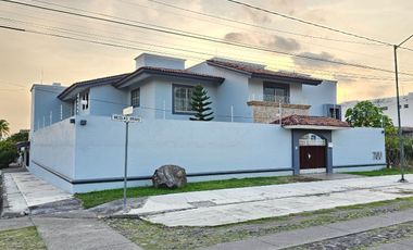 Amplia residencia en renta en zona céntrica de Colima