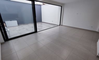 casa en arriendo en niza. Cod A11054