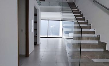 casa en arriendo en niza. Cod A11054