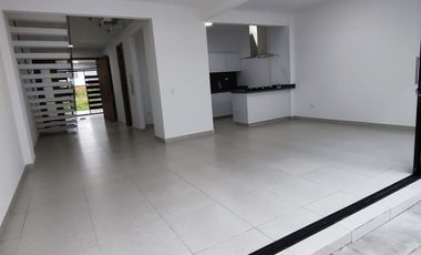casa en arriendo en niza. Cod A11054