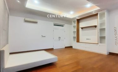 TURUN HARGA Rumah Mewah Siap Huni Dikawasan Elite Belakang Pasar