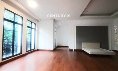 TURUN HARGA Rumah Mewah Siap Huni Dikawasan Elite Belakang Pasar