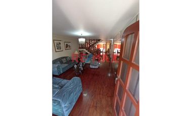 Venta De Hermosa Casa De 3 Pisos En Santiago De Surco