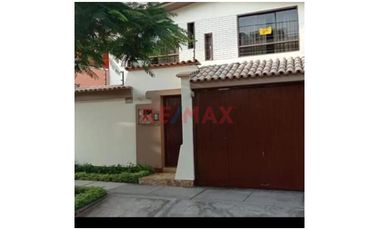 Venta De Hermosa Casa De 3 Pisos En Santiago De Surco