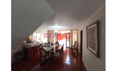 Venta De Hermosa Casa De 3 Pisos En Santiago De Surco