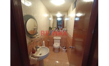 Venta De Hermosa Casa De 3 Pisos En Santiago De Surco