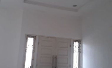 DISEWAKAN !! Rumah Siap Huni Jalan 2 Mobil di Kelapa Cengkir , Harga OK